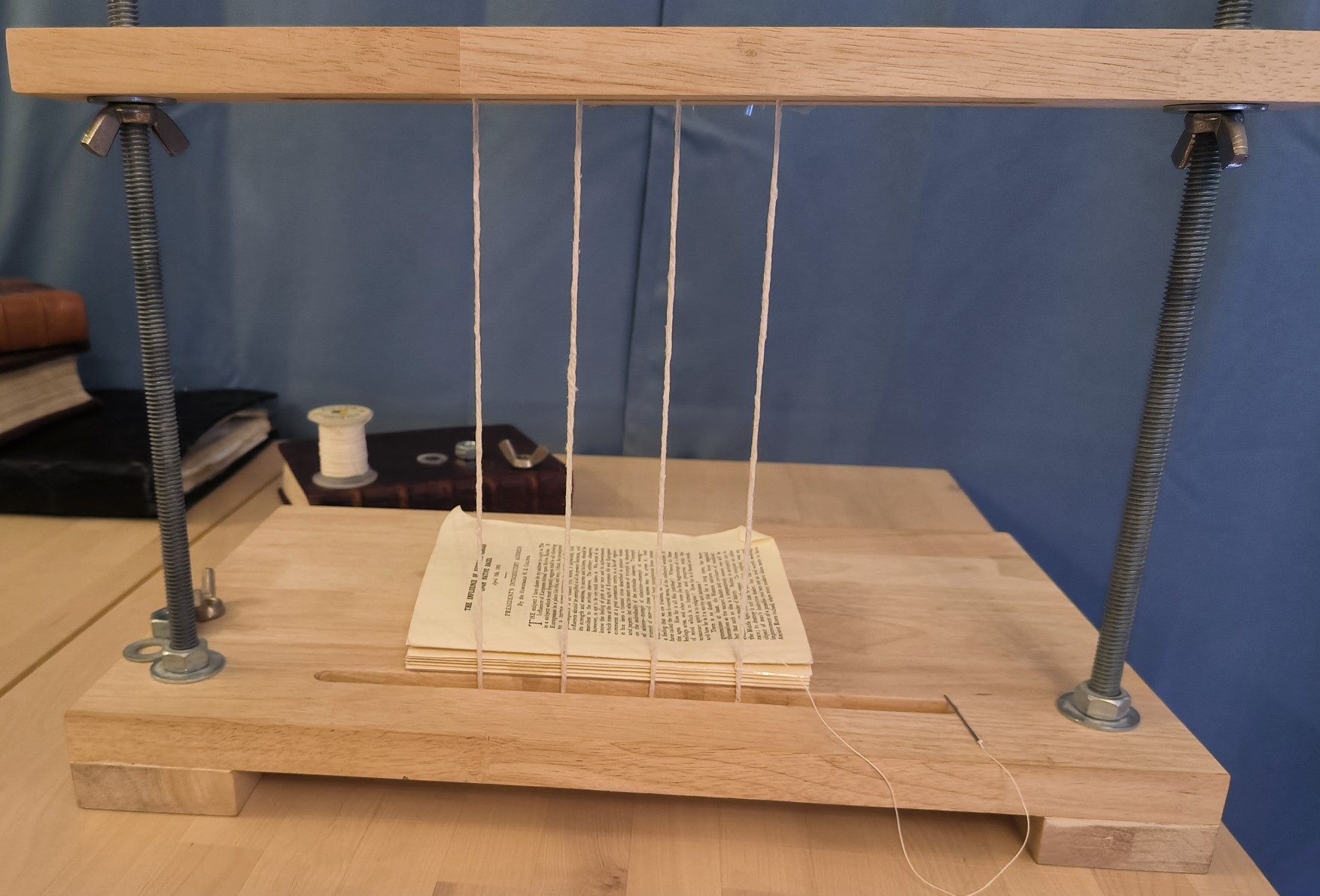 Bookbinding sewing frame